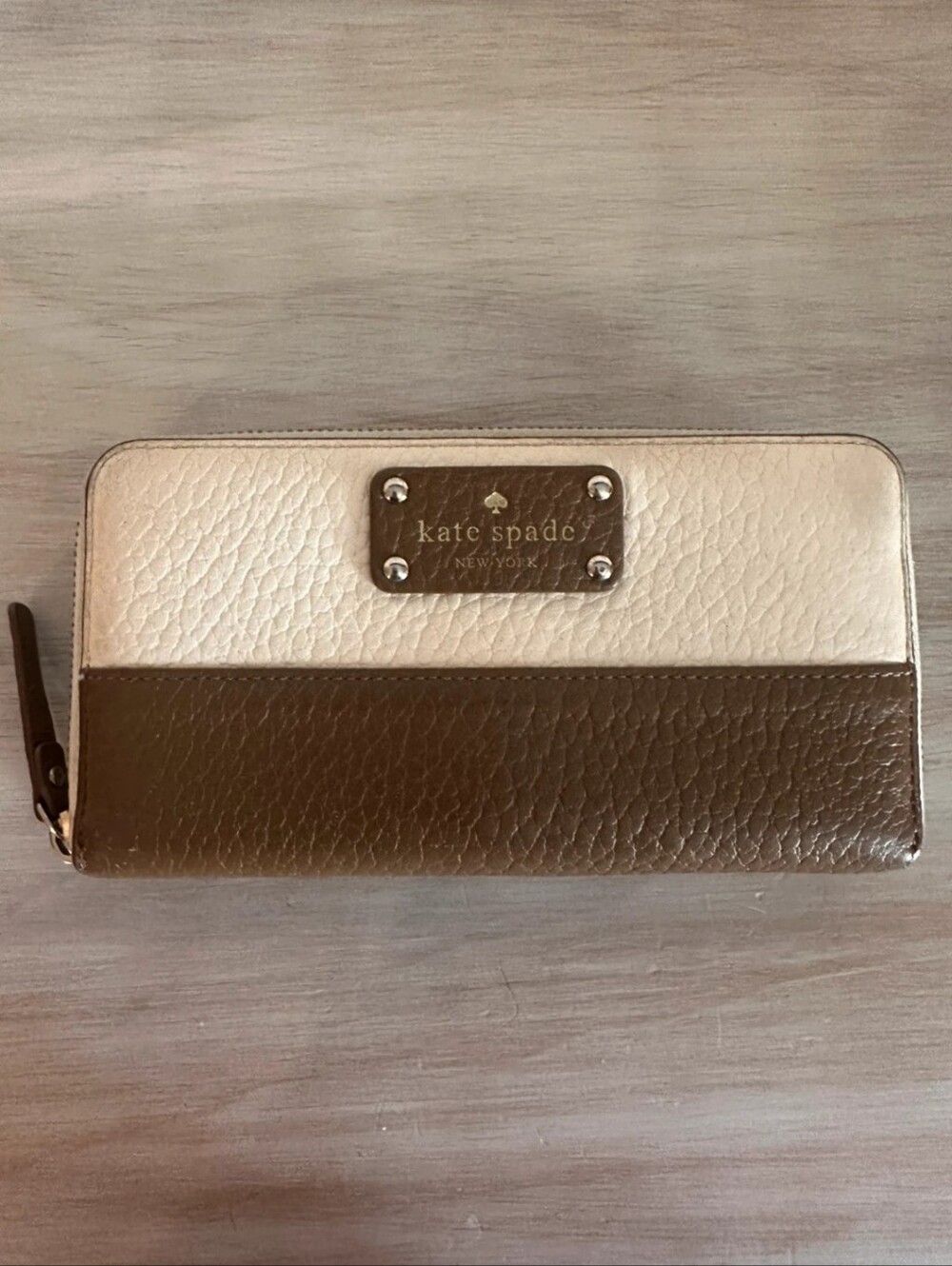 Kate Spade Pebbled Leather Zip Wallet in Cream and Brown Story Book Lining